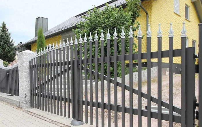 Drehtor aus Aluminium